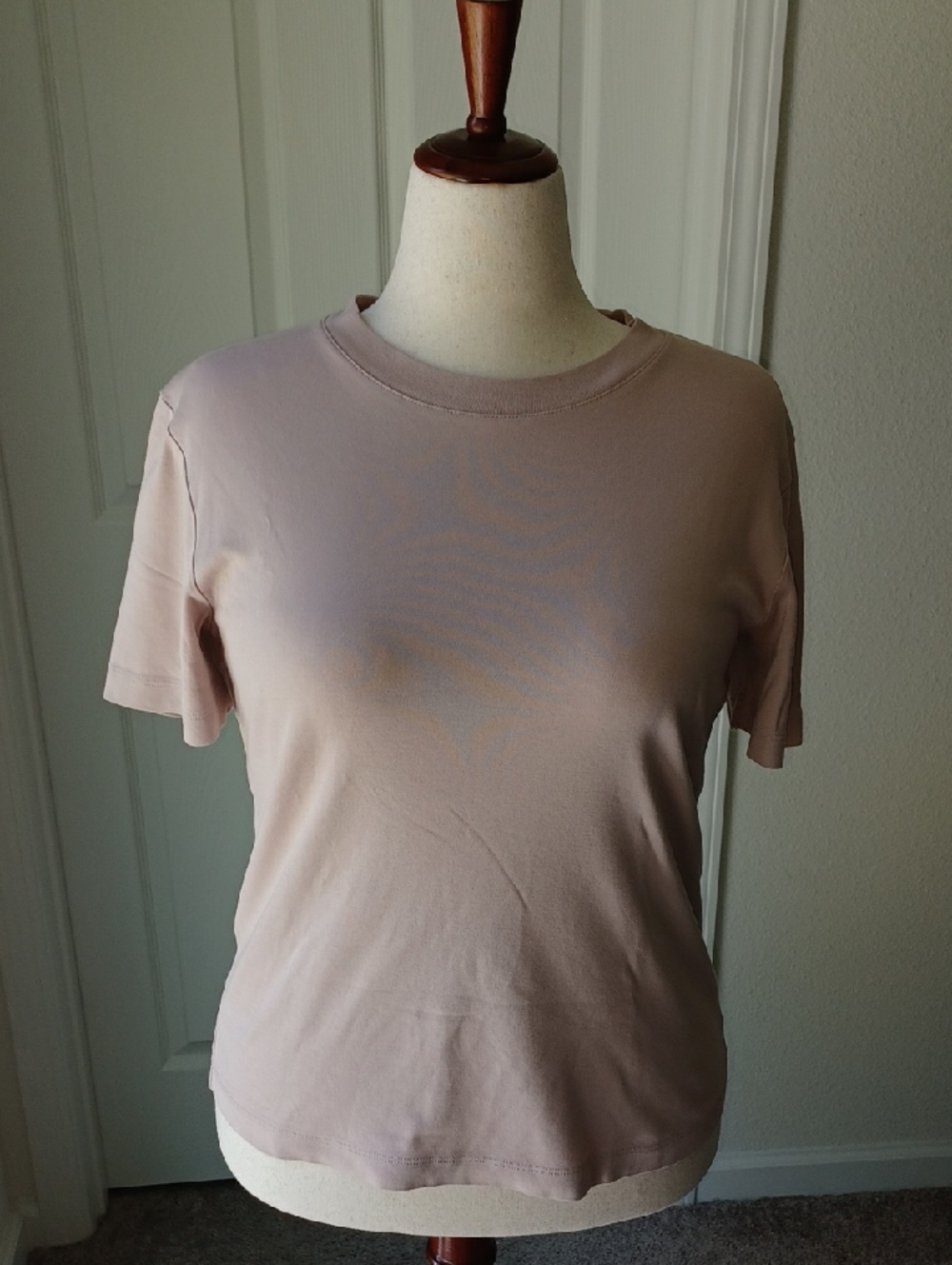 MM LaFleur Classic Cotton Crewneck Tee in Light Mauve Large
